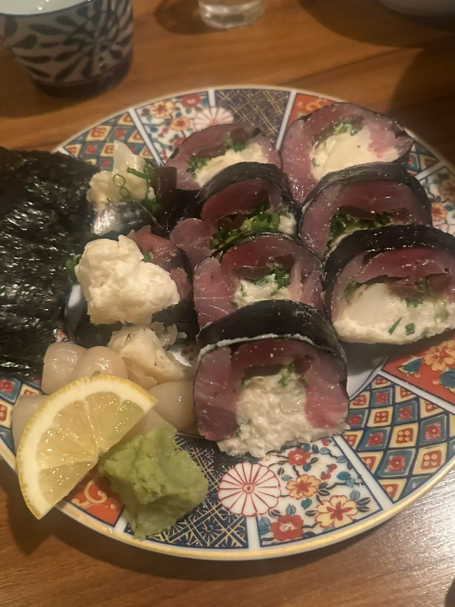 ポテトサラダが入った鯖の棒寿司の断面