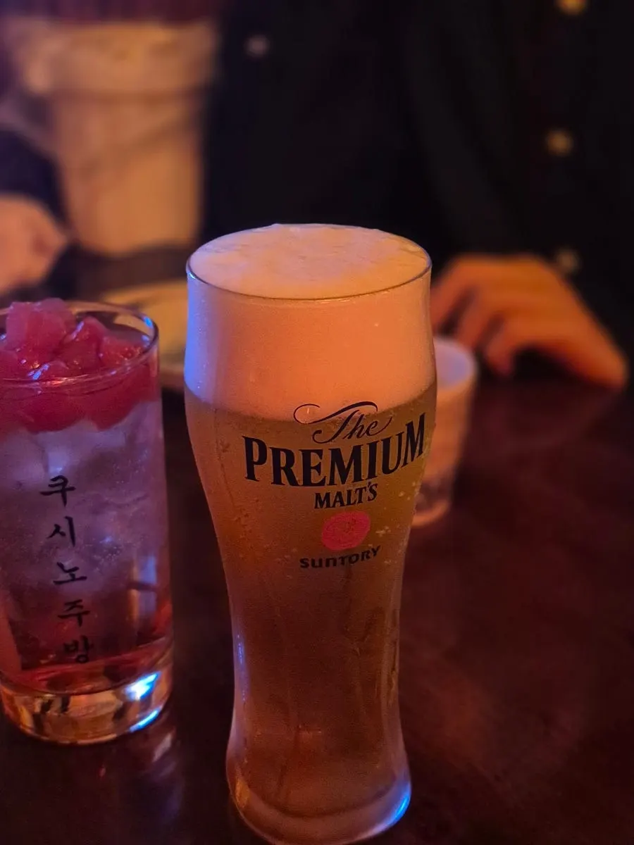 산토리 프리미엄 몰츠 잔 클로즈업