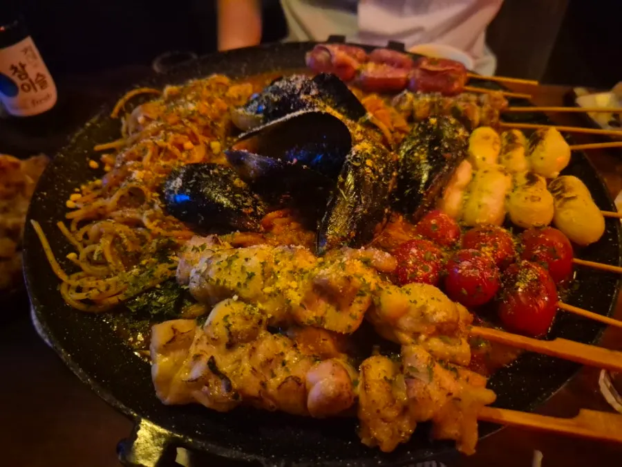 나베에 올라간 야키토리 꼬치