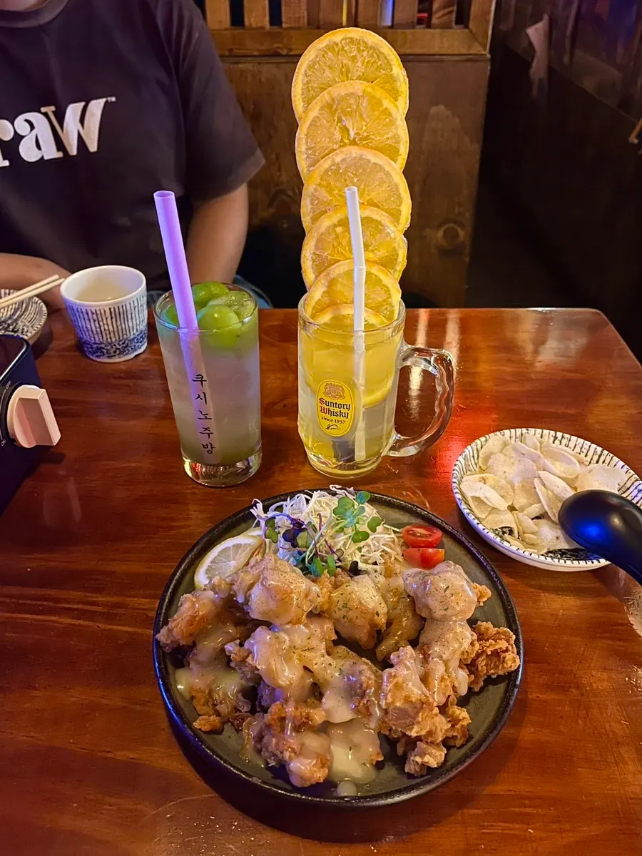 오렌지 하이볼과 레몬크림 가라아게 상차림
