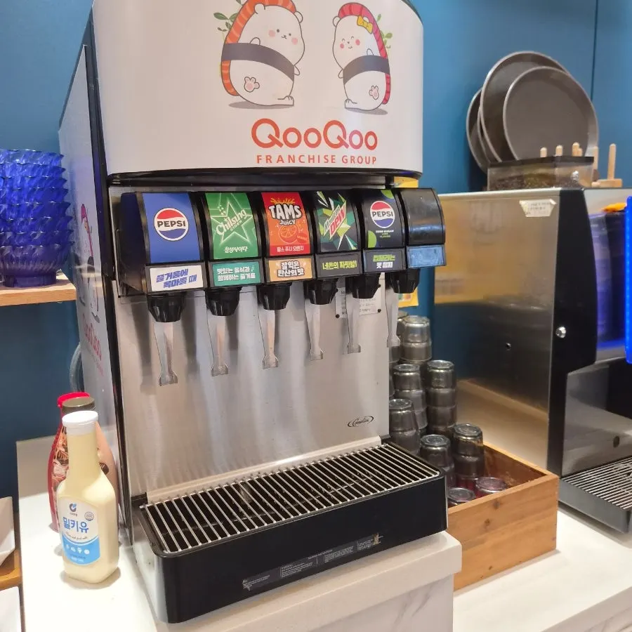 Drink station with coffee and tea bags