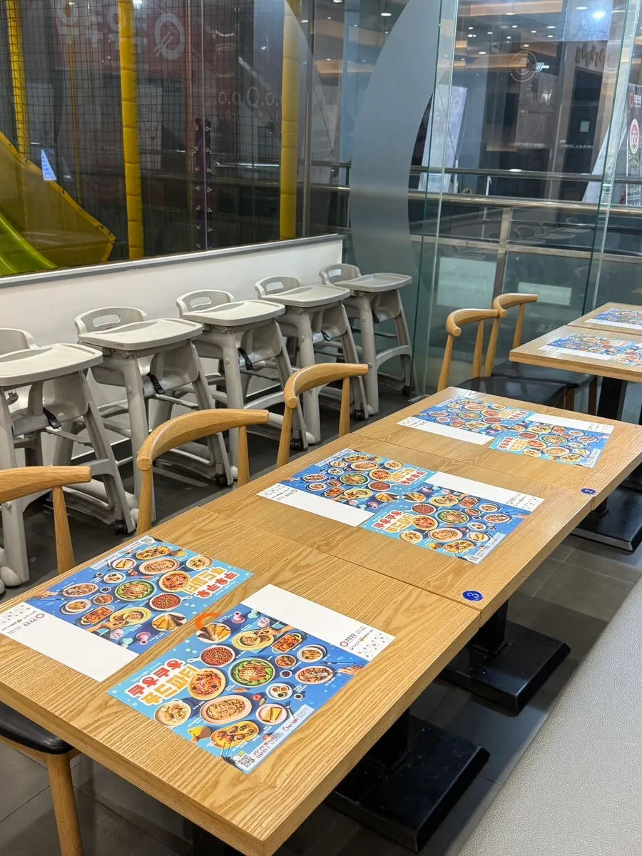 Seating inside QooQoo Chuncheon Branch