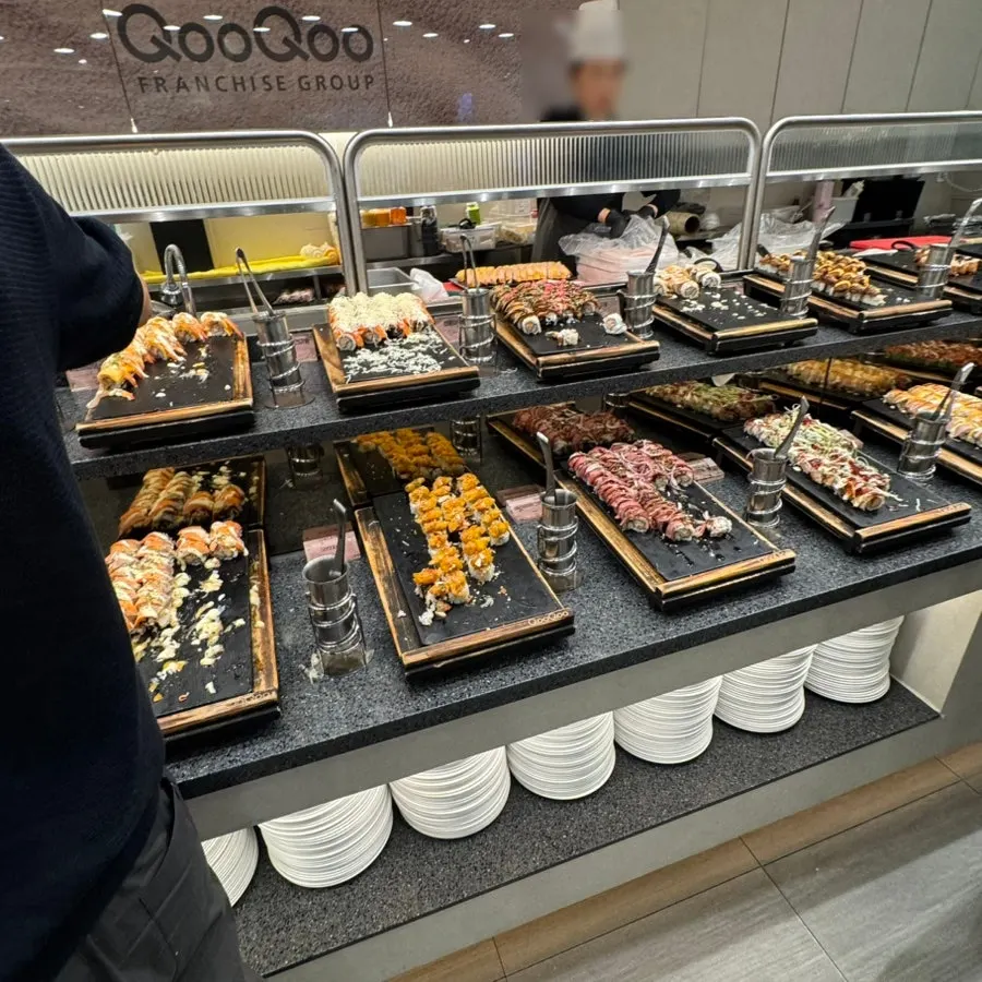First plate with sweet shrimp, grilled eel sushi, and gamtae sushi