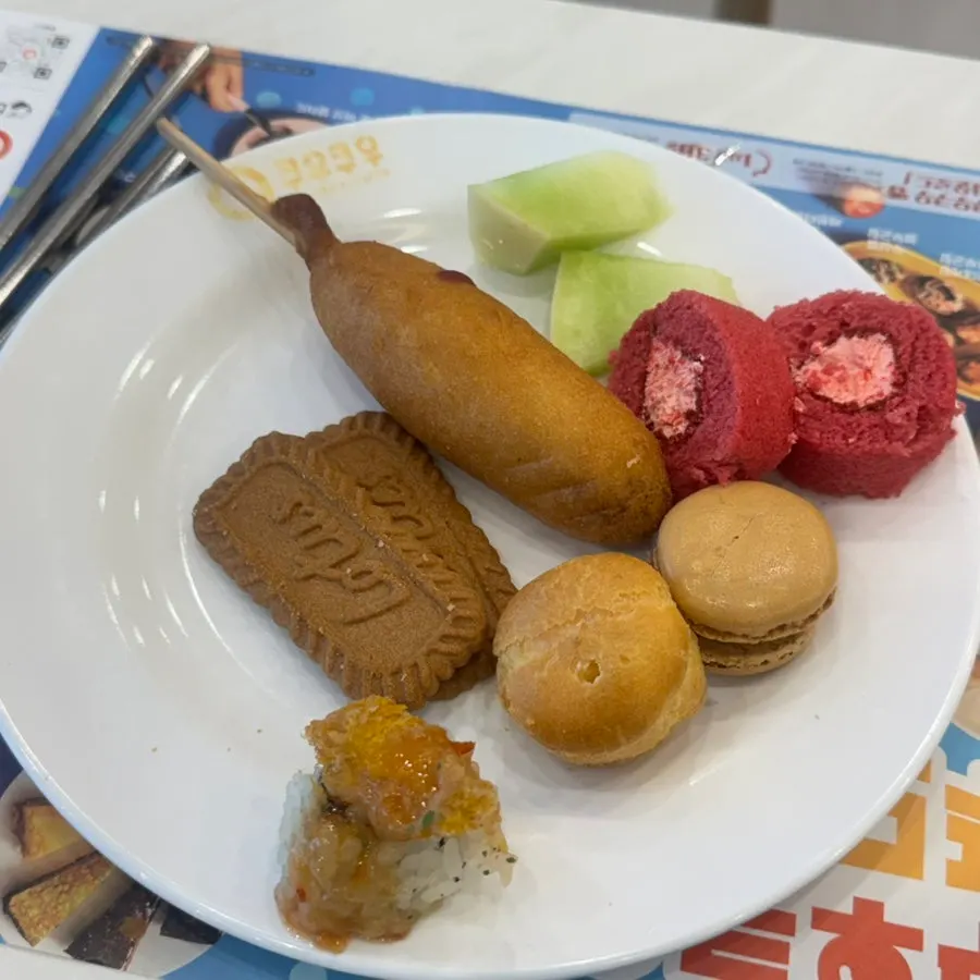 Mini hot dog, Lotus cookie, and slushie