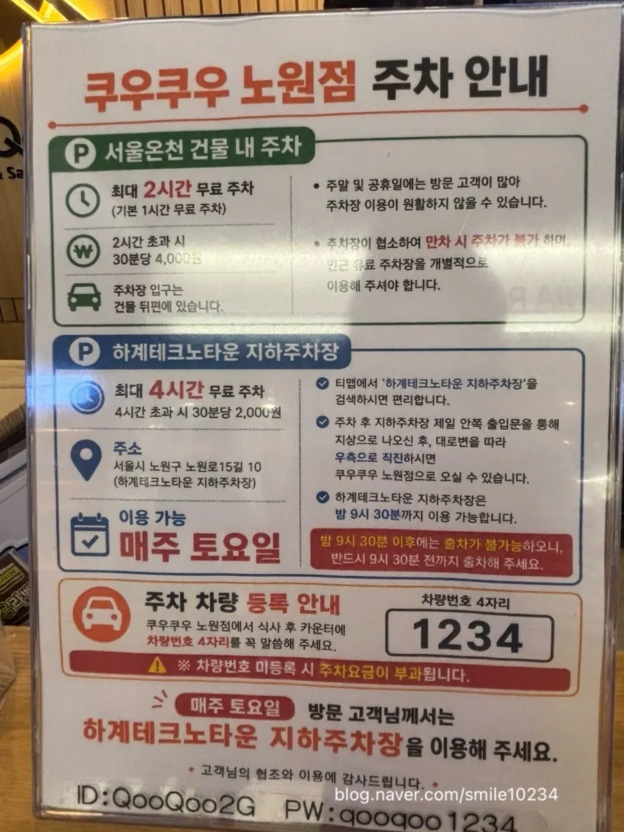 디저트 코너에서 담아온 케이크와 과일