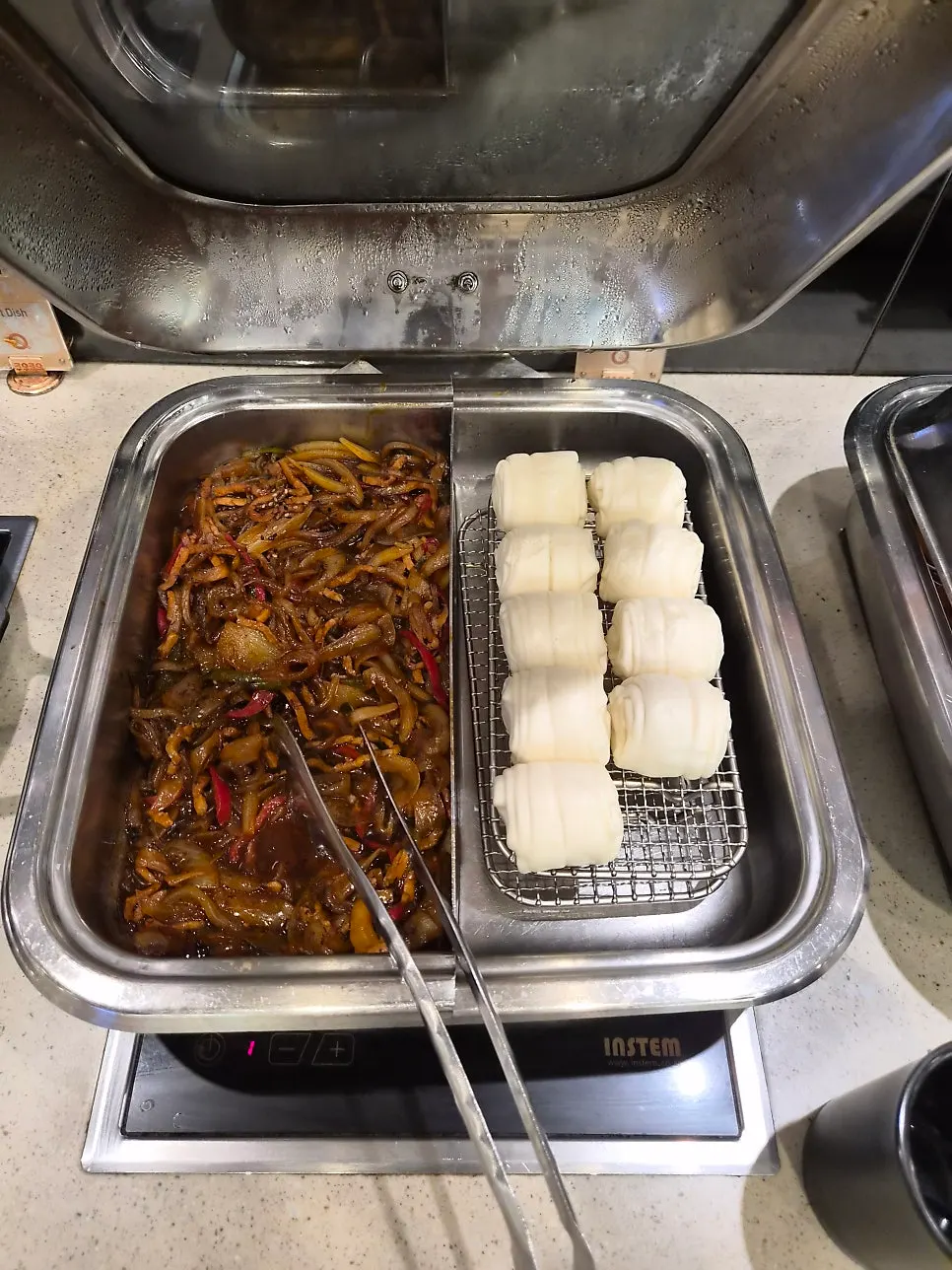 짜장과 짬뽕이 있는 즉석 코너