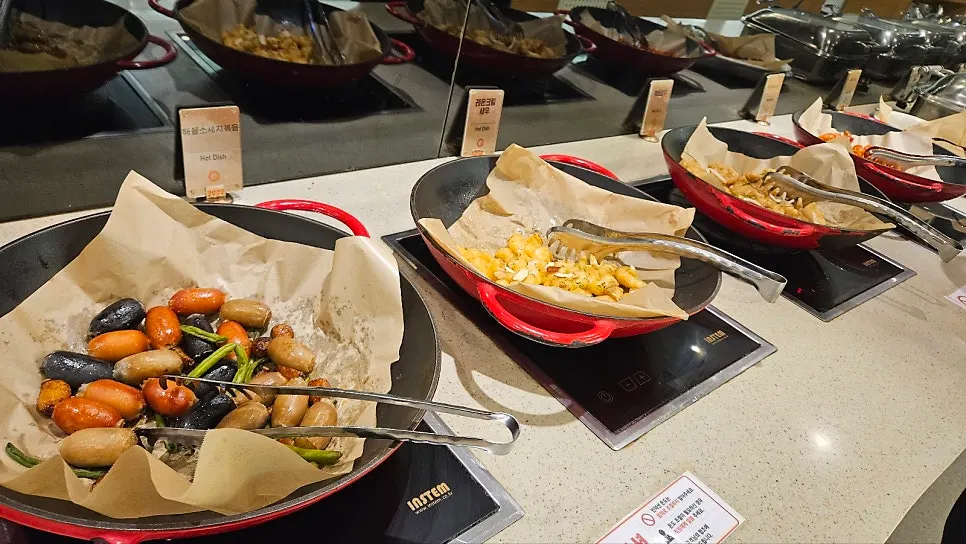 Bagian hot food dengan sosis