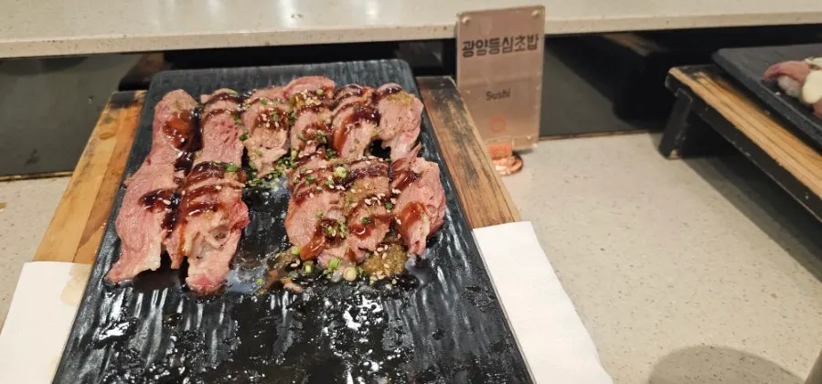 Nowon sushi buffet, preschool price 9,900 won, monkfish foie gras gunkan at Kuu Kuu Nowon Branch
