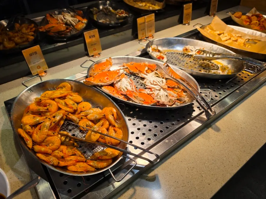 회 코너에 놓인 새우장