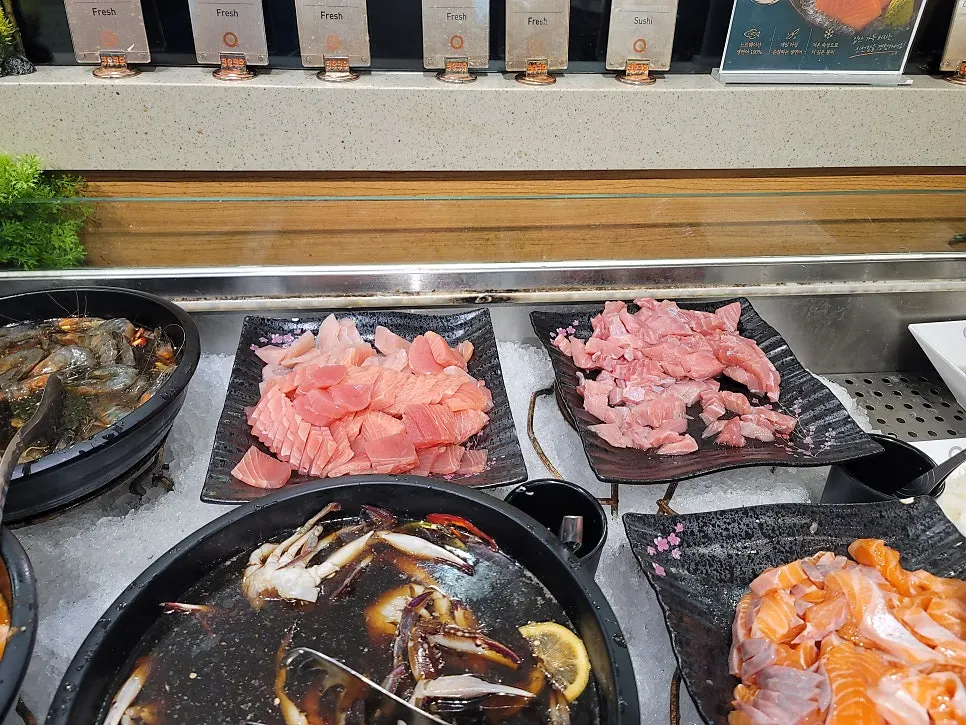 캘리포니아 롤과 연어롤 코너