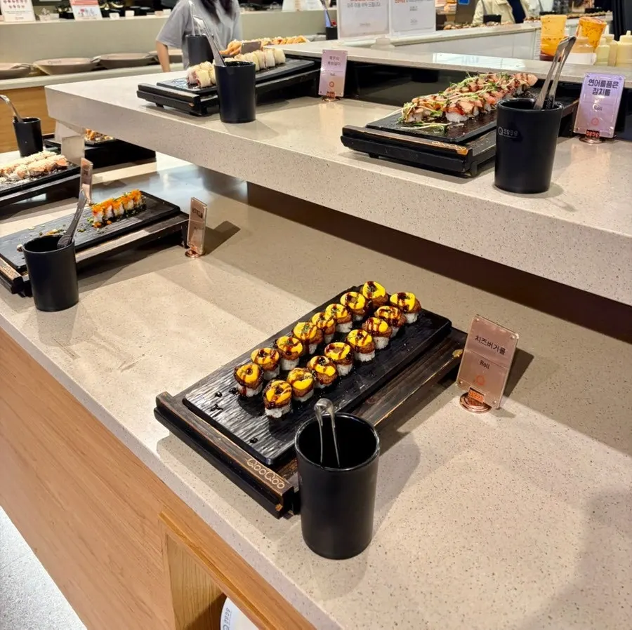 Overview of the buffet food corners at Kuu Kuu Nowon Branch