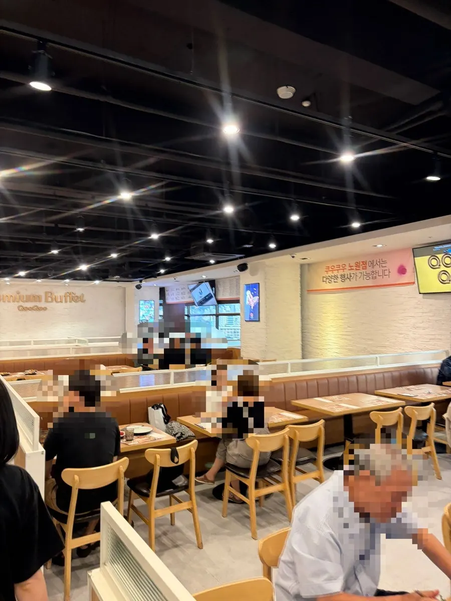 Interior of Kuu Kuu Nowon Branch with many group tables