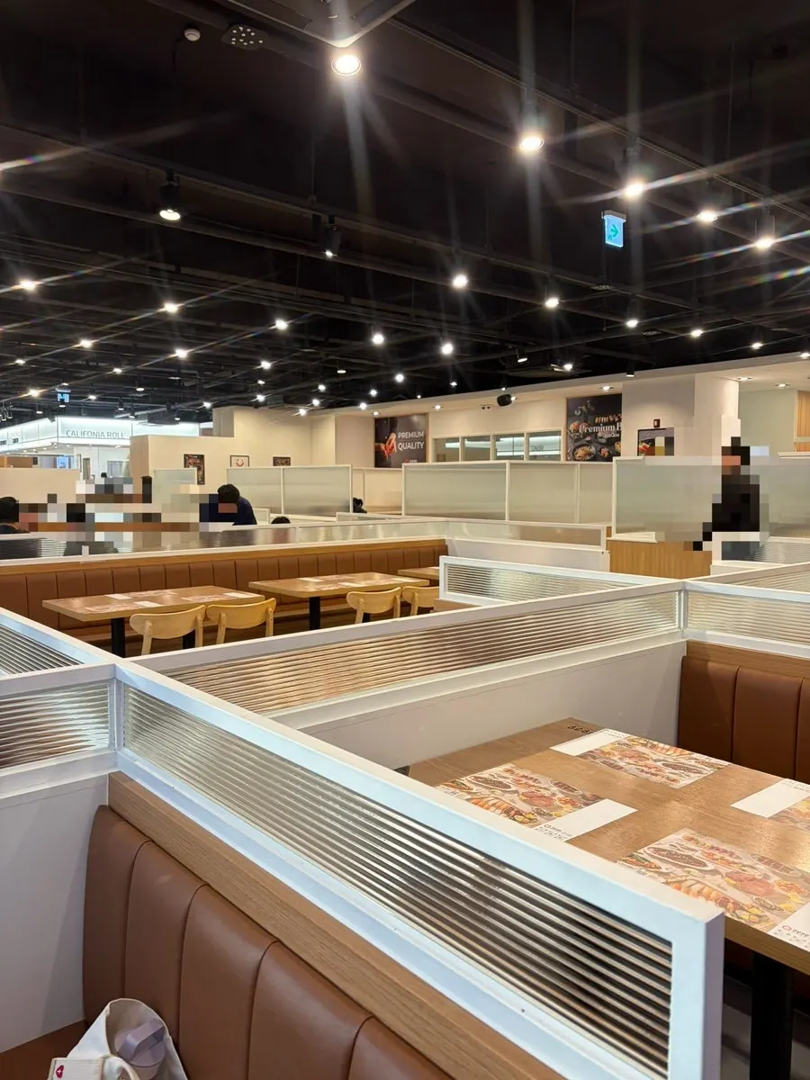 Room-like separated space inside Kuu Kuu Nowon Branch
