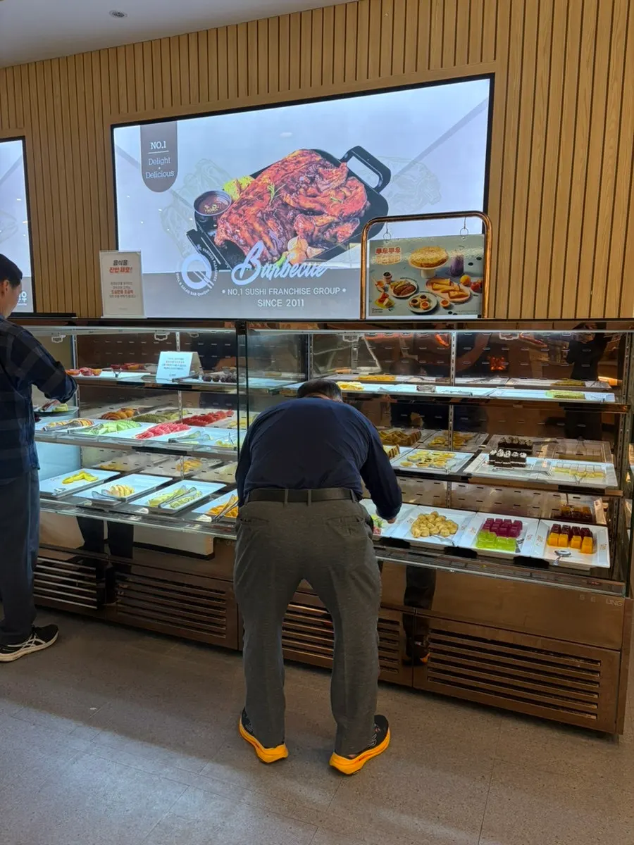 Bread varieties at the dessert corner of Kuu Kuu Nowon Branch