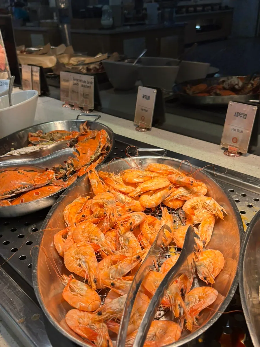 꽃게찜과 새우찜 접시