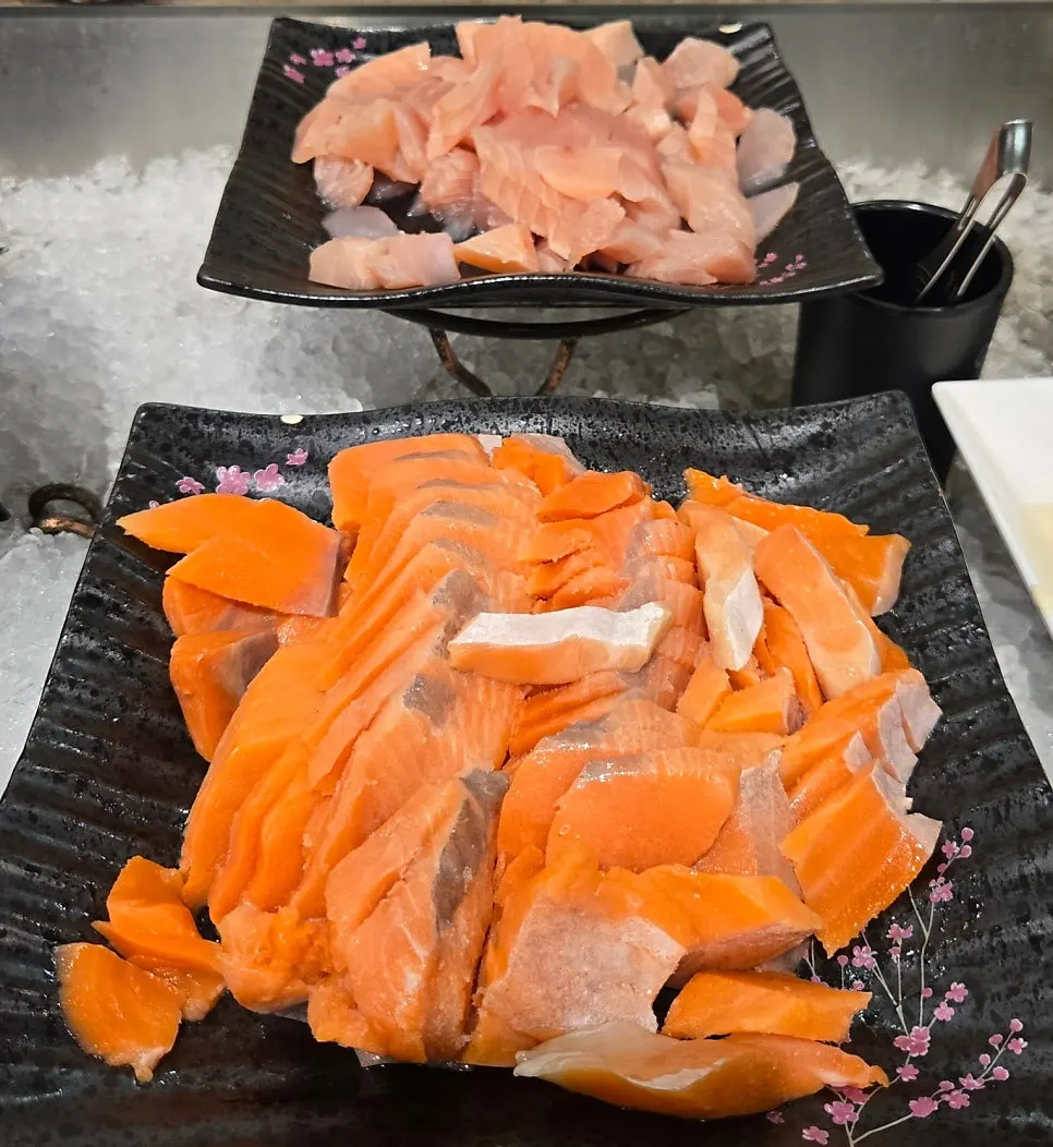 A plate of flounder and salmon sushi