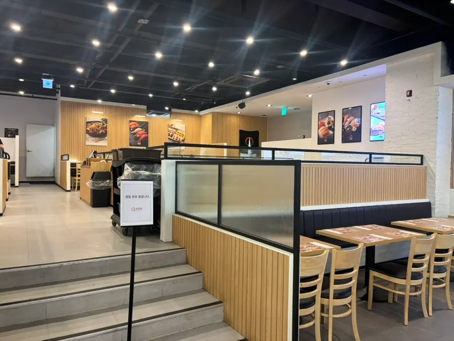 Window seating at Kuu Kuu Nowon Branch