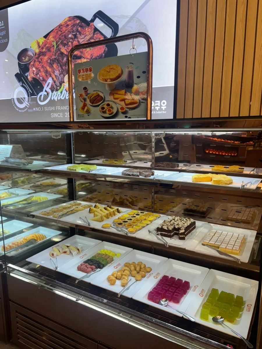 Rice cake, jelly, and cake desserts