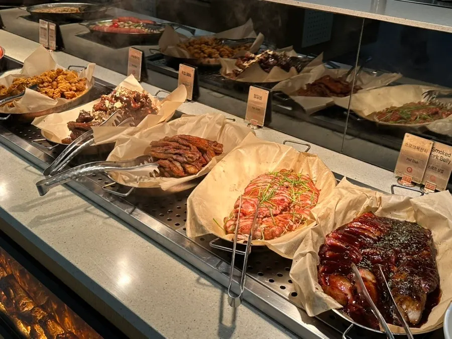 Sashimi and sushi display at Kuu Kuu Nowon Branch
