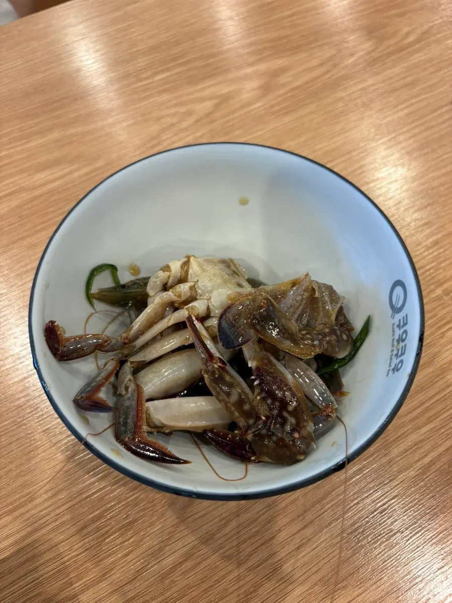 오리고기와 육회군함을 담은 단백질 접시