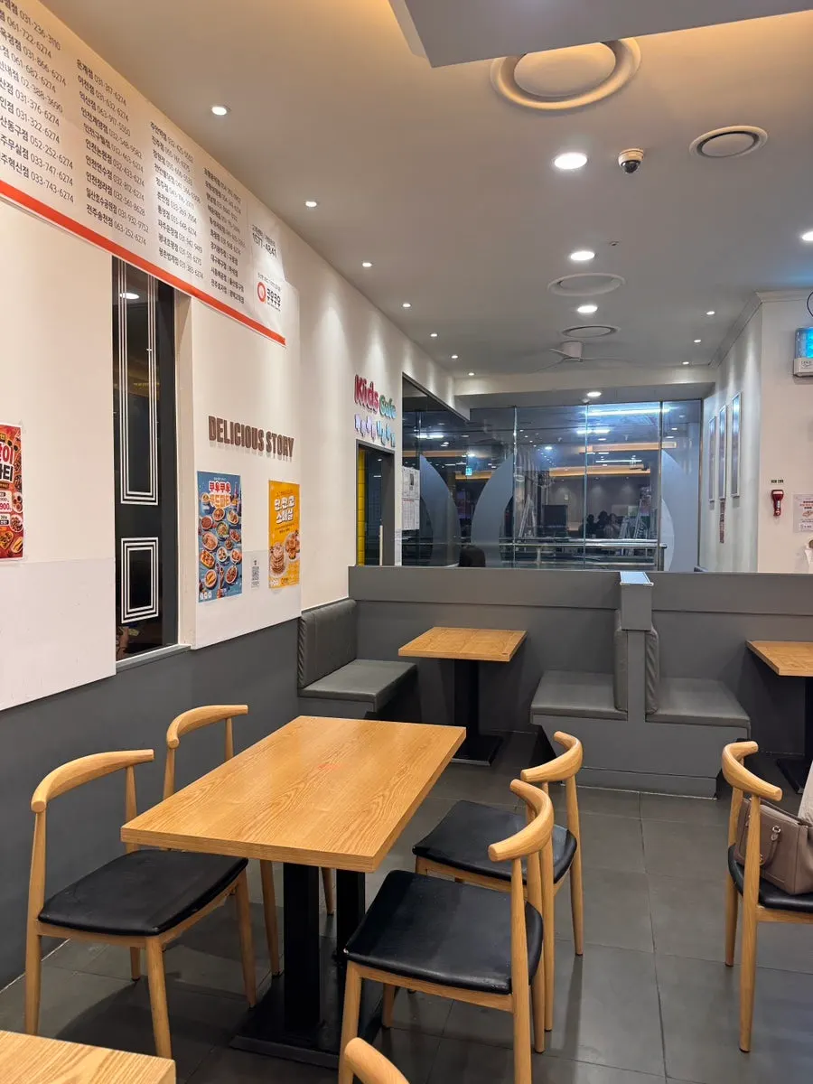 식사를 마친 쿠우쿠우 춘천점 테이블