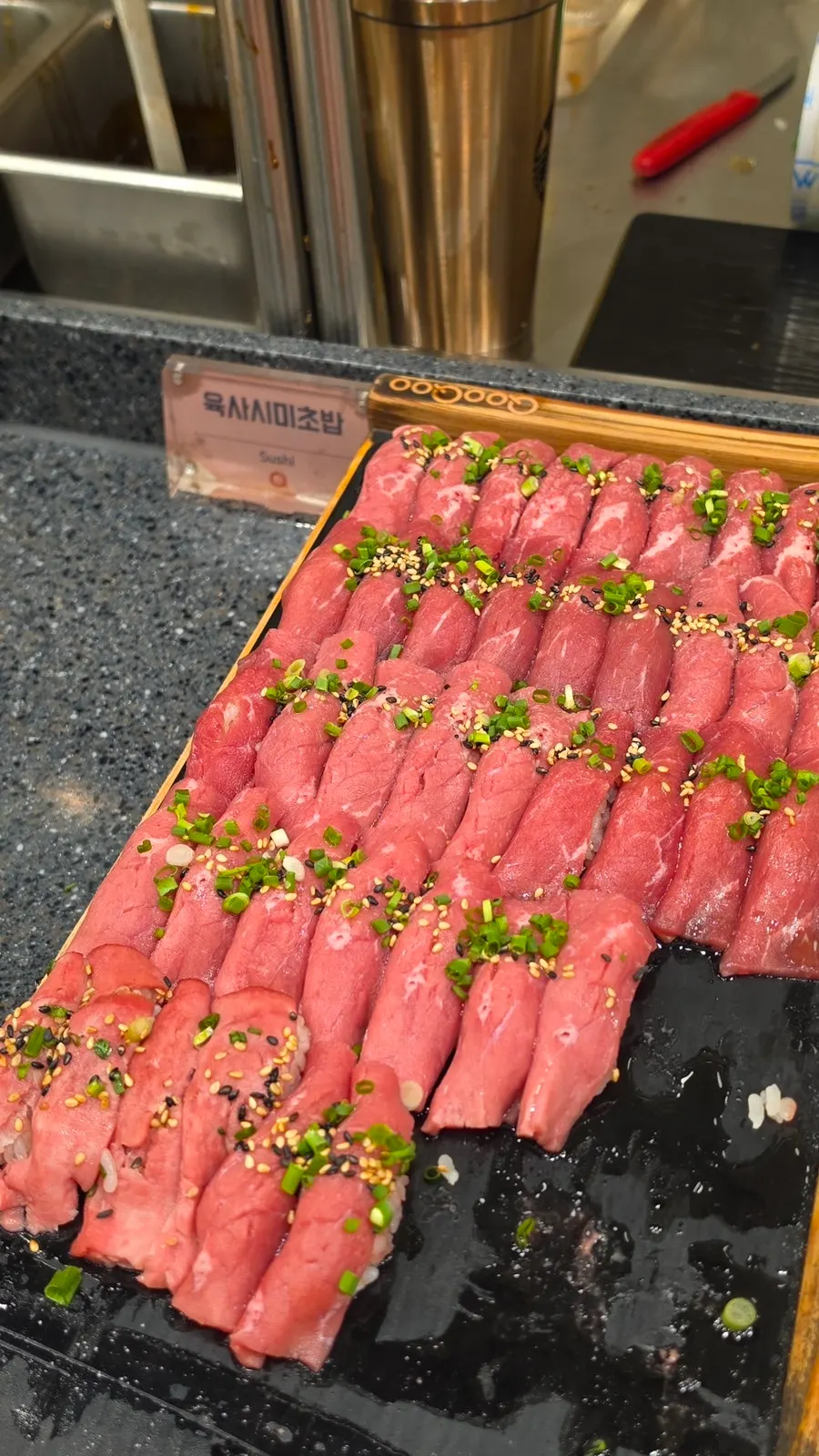 참치와 연어를 올린 롤