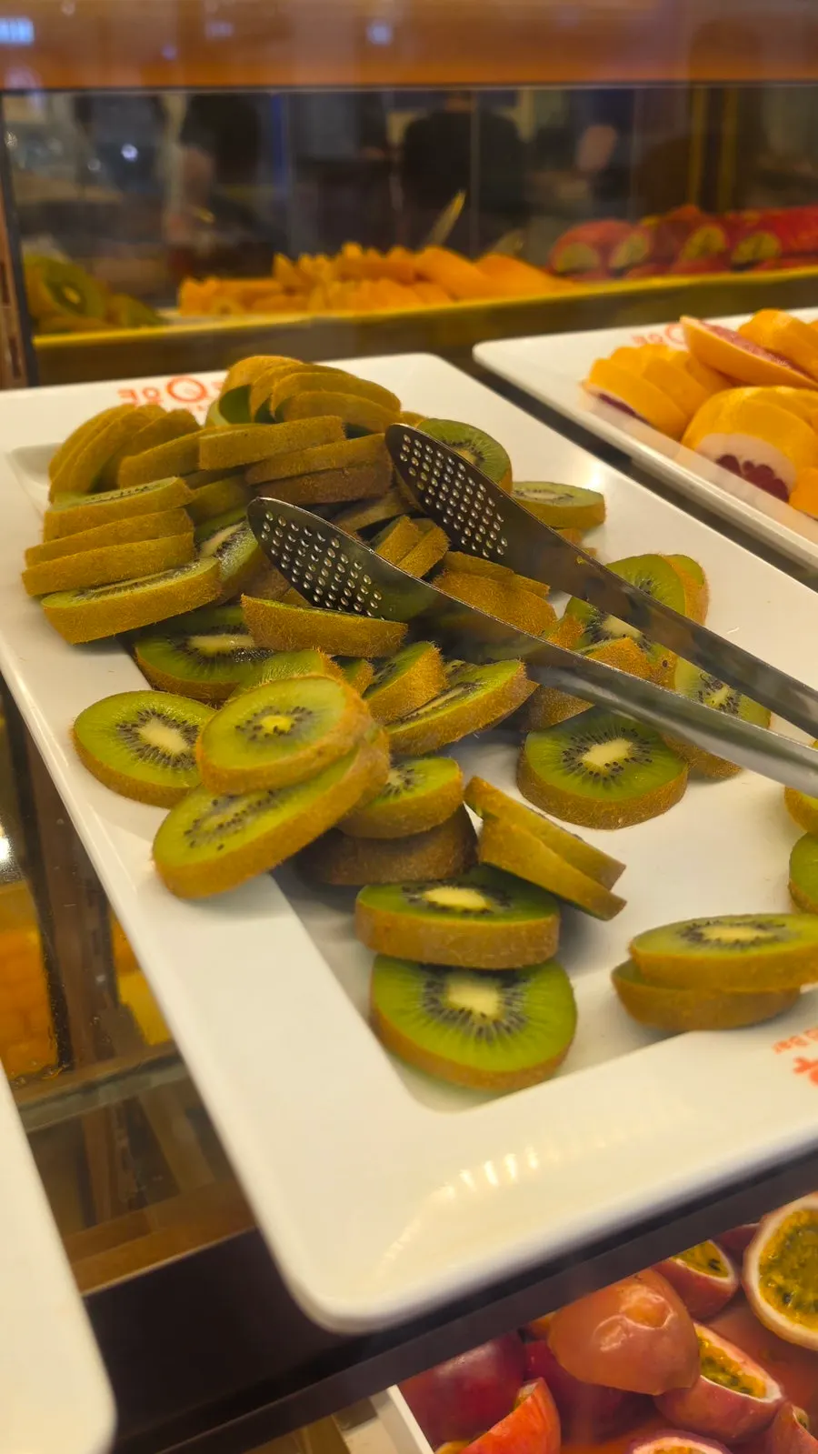 디저트 코너의 여러 가지 빵