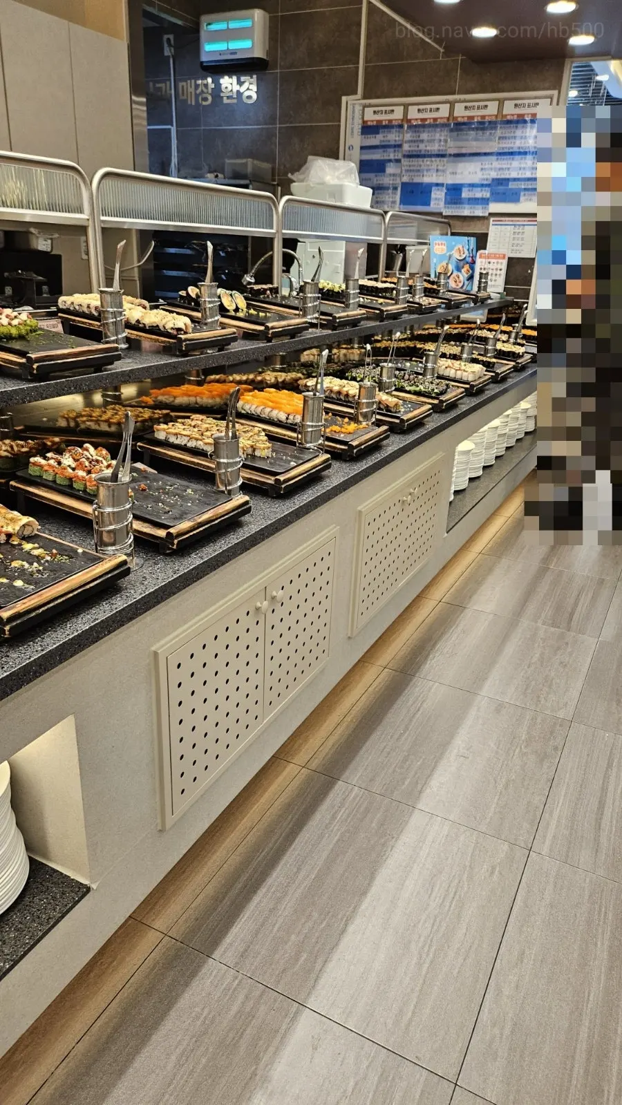 Vertical shot of buffet menu at KuuKuu Gold Bupyeong Branch
