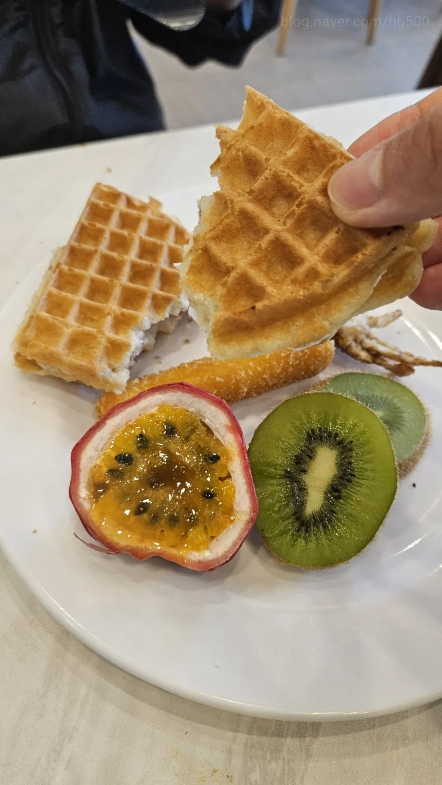 A plate of desserts at KuuKuu Gold Bupyeong Branch