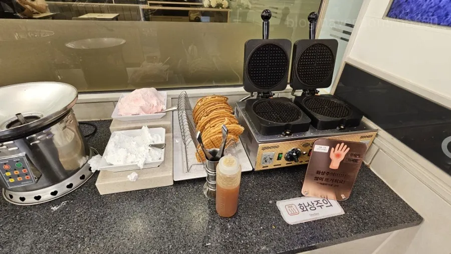 Horizontal shot of food at KuuKuu Gold Bupyeong Branch
