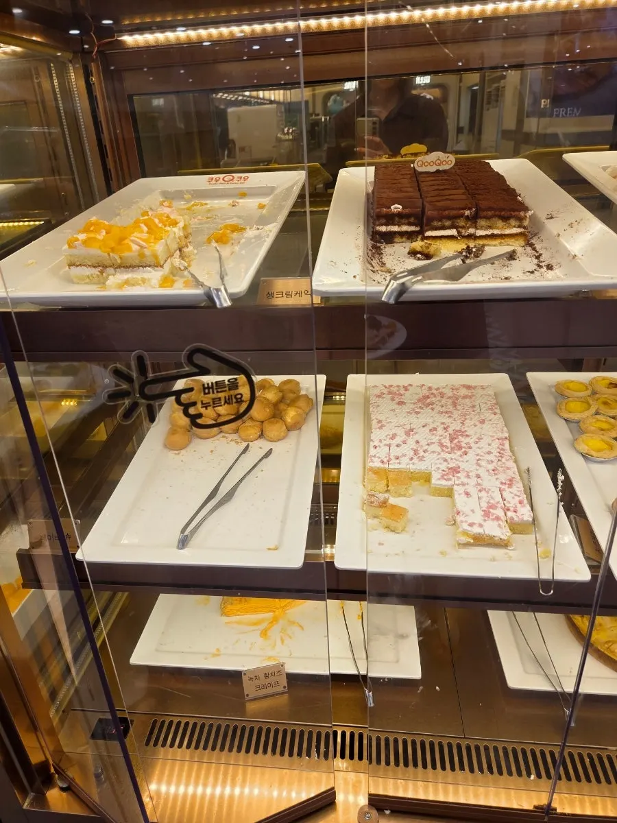 Dessert plate with donuts and crepe