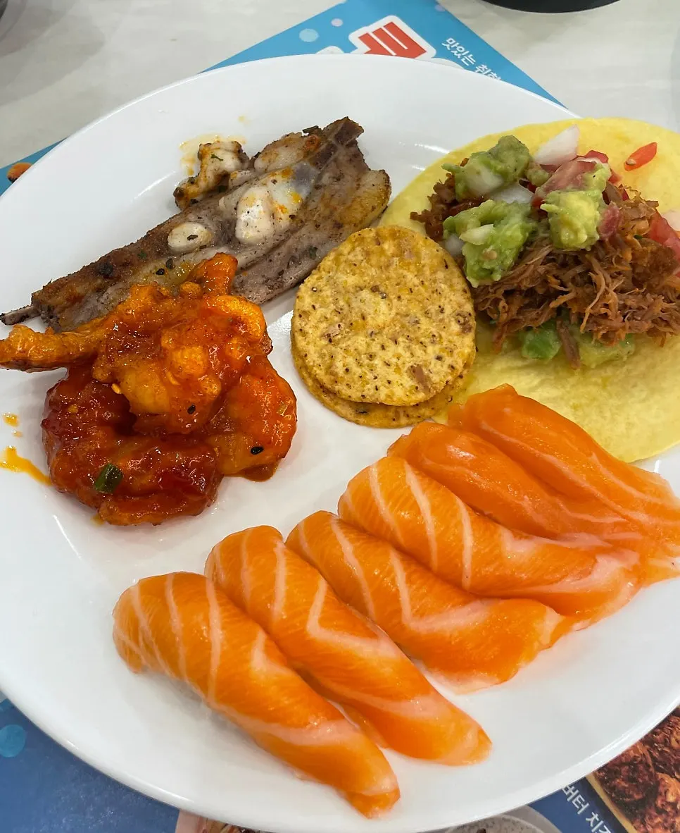 Sushi plate from the KuuKuu Gold Bupyeong Branch sushi corner