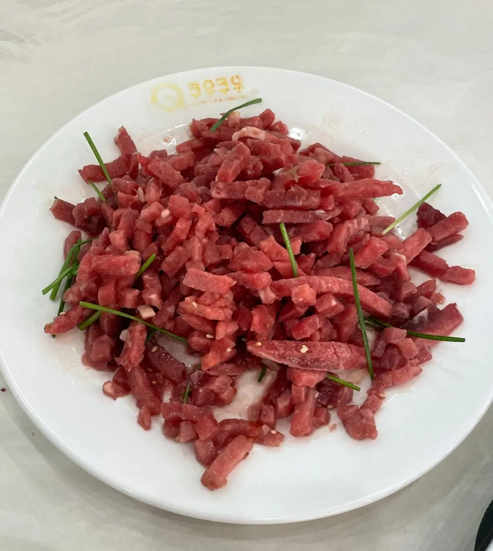 Salmon sushi served with onion