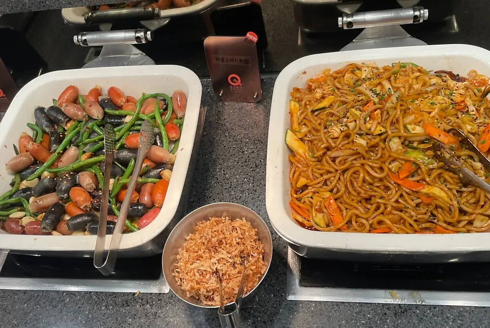 A plate of kung pao shrimp