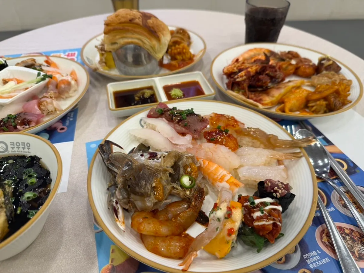 Main photo of the sushi buffet at Kuu Kuu Gold Suwon City Hall Branch