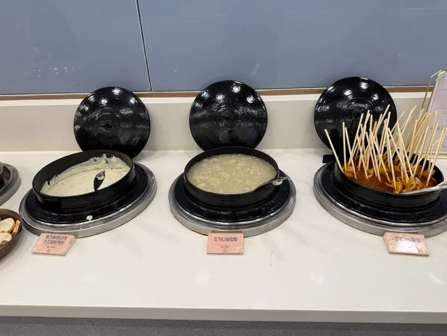 Ox knee bone soup and skewered fish cake soup corner