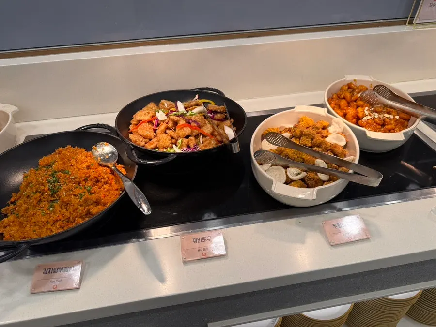 Ppuring chicken and crab fritters among the fried items