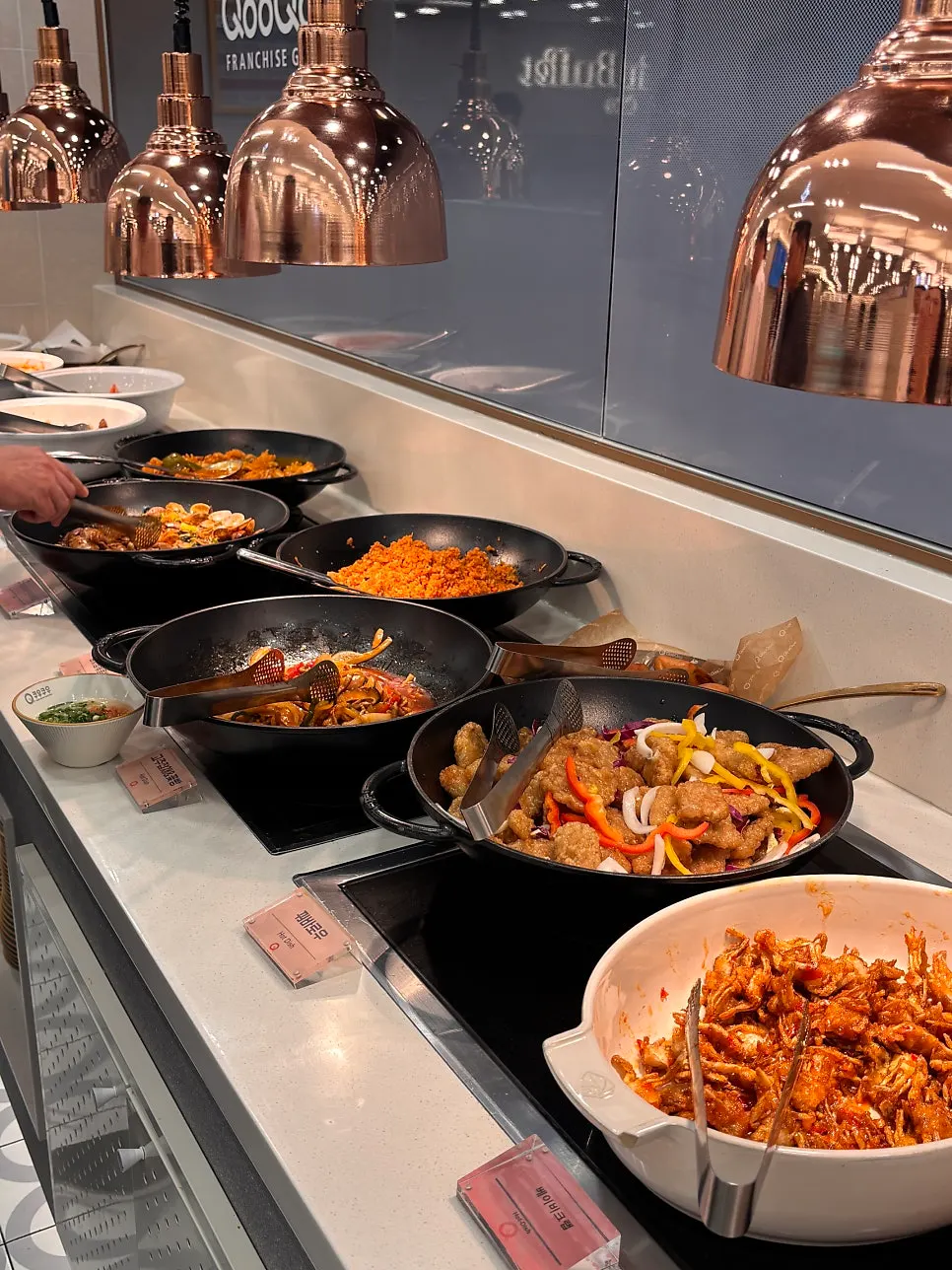 뿌링클치킨과 버터치즈콘이 놓인 코너