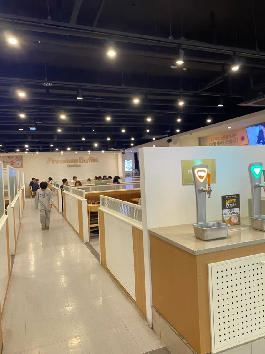 Table layout inside Kuu Kuu Nowon Branch