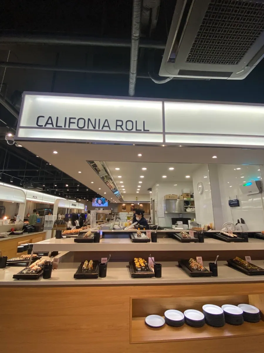 Food display counters at Kuu Kuu Nowon Branch