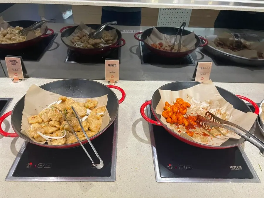 库库诺原店热食区的LA排骨