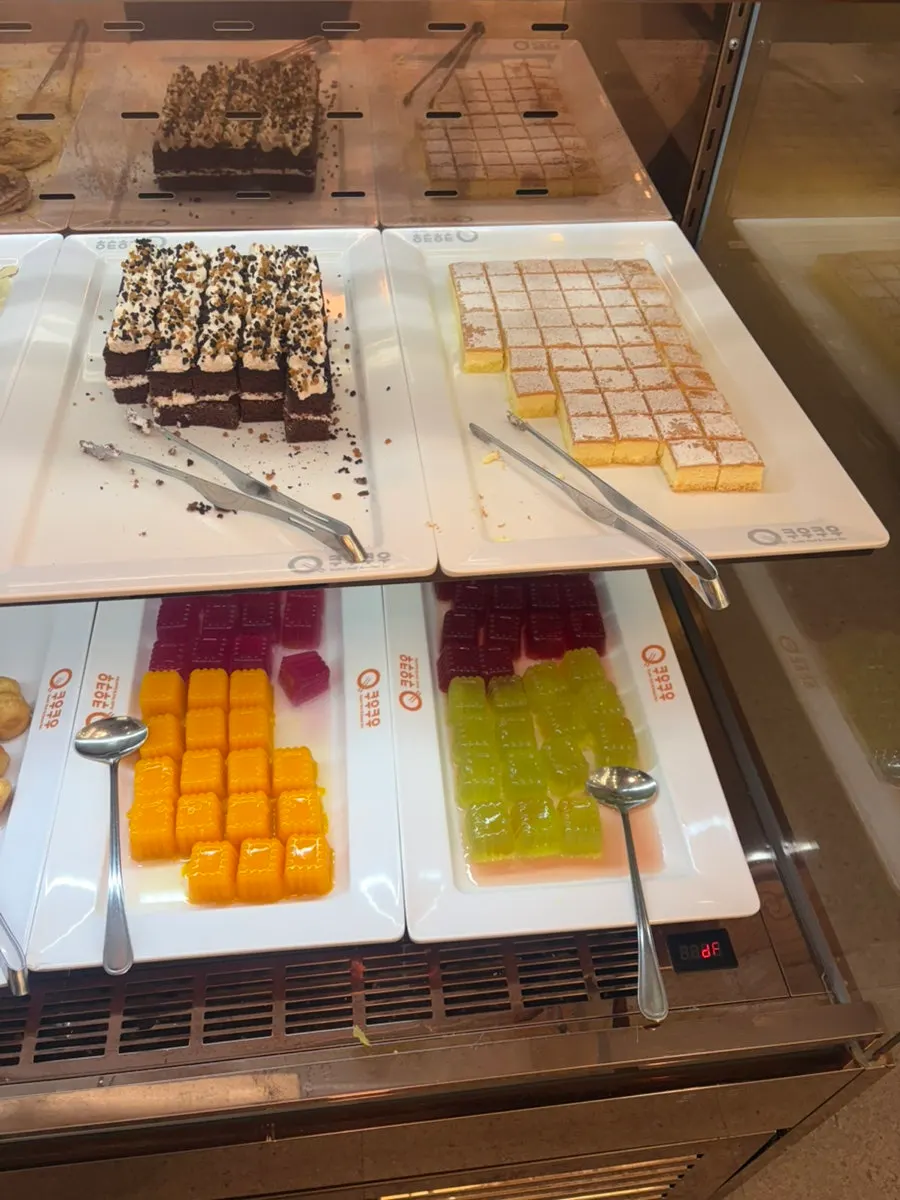 Cakes at the Kuu Kuu Nowon Branch dessert corner