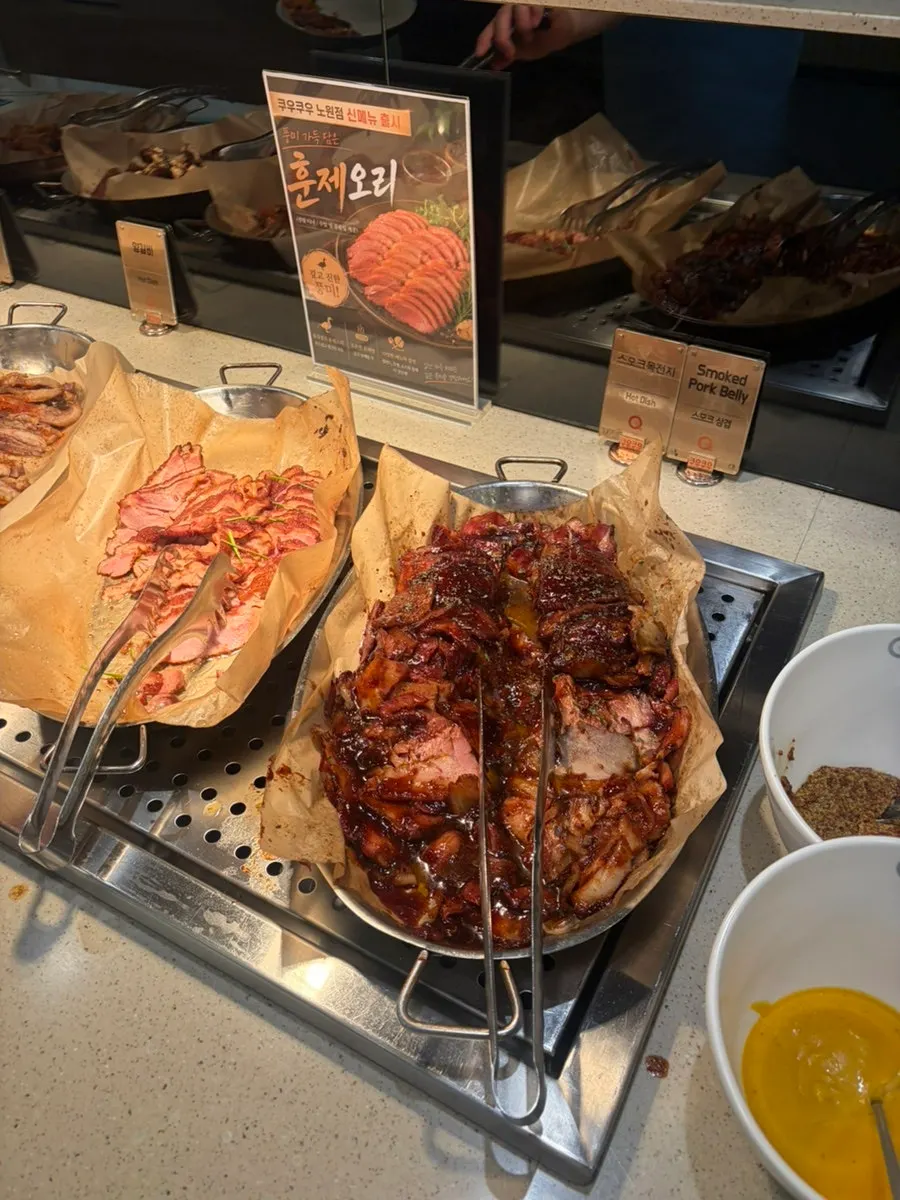 Grill corner of the hot food zone with steamed blue crab