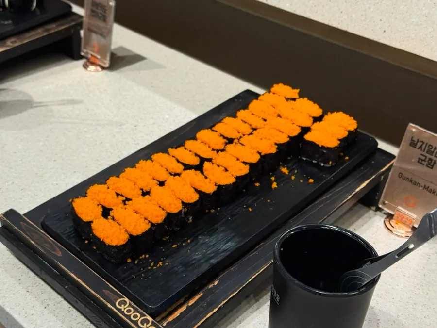 Assorted sushi and gunkan pieces at the Kuu Kuu sushi counter