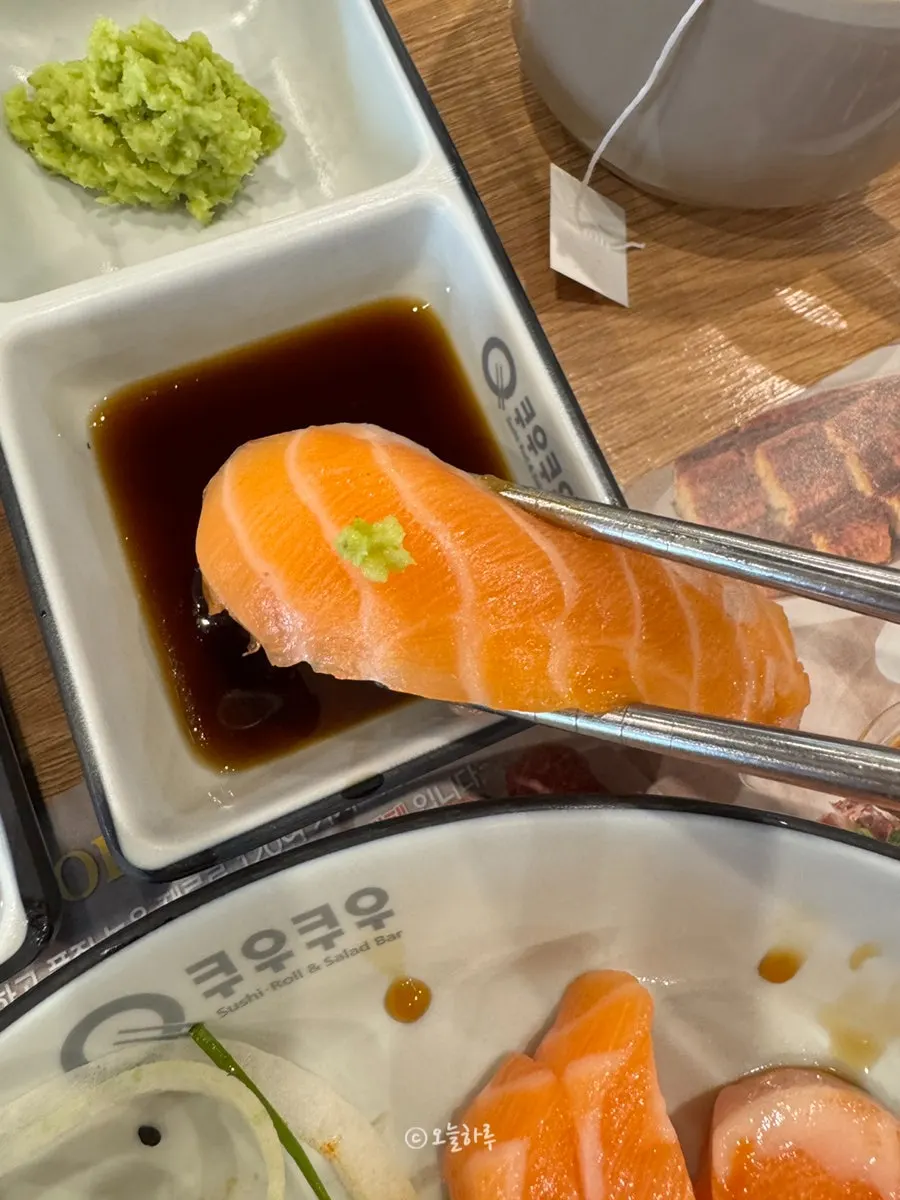 Plate of assorted sushi and gunkan