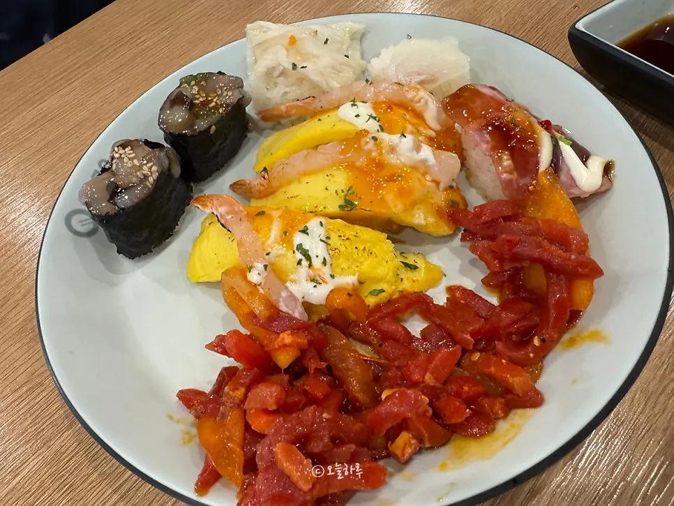 Plate of flounder and salmon sushi