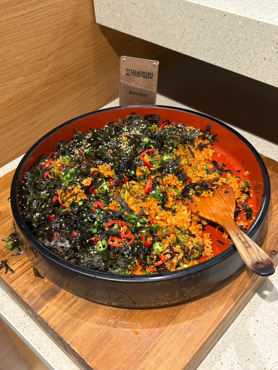 아빠가 좋아하는 초밥 담은 접시