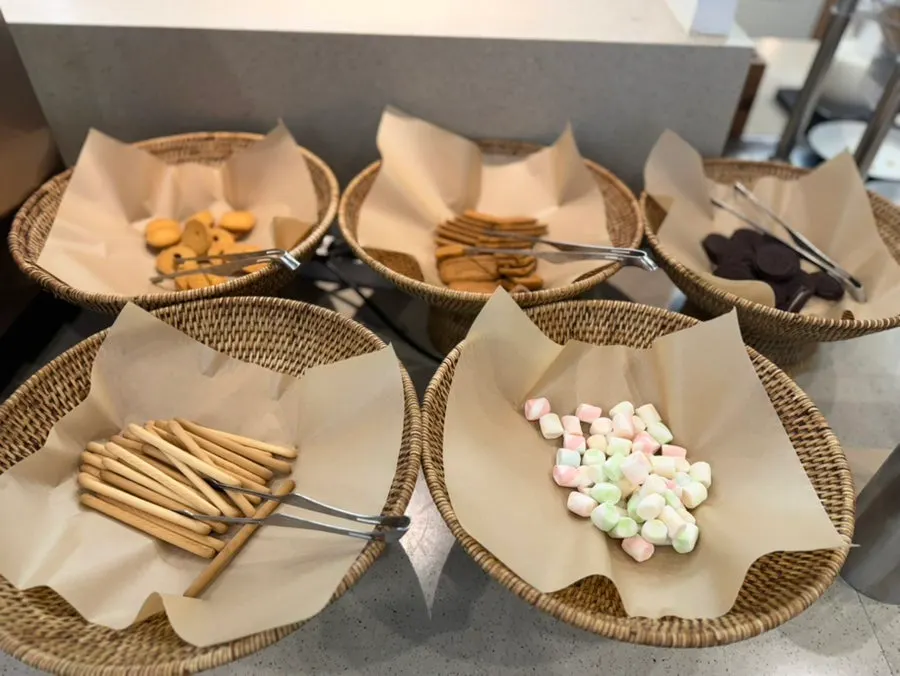 Dessert display corner