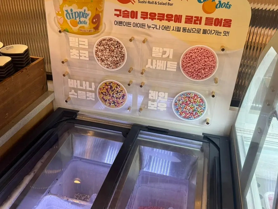 フルーツとケーキが並ぶデザートコーナー