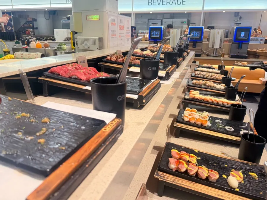 View of the buffet counters at Kuu Kuu Nowon Branch